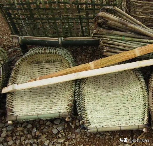 钢、竹、藤在混凝土中作钢筋的比较研究：拉伸和弯曲特性