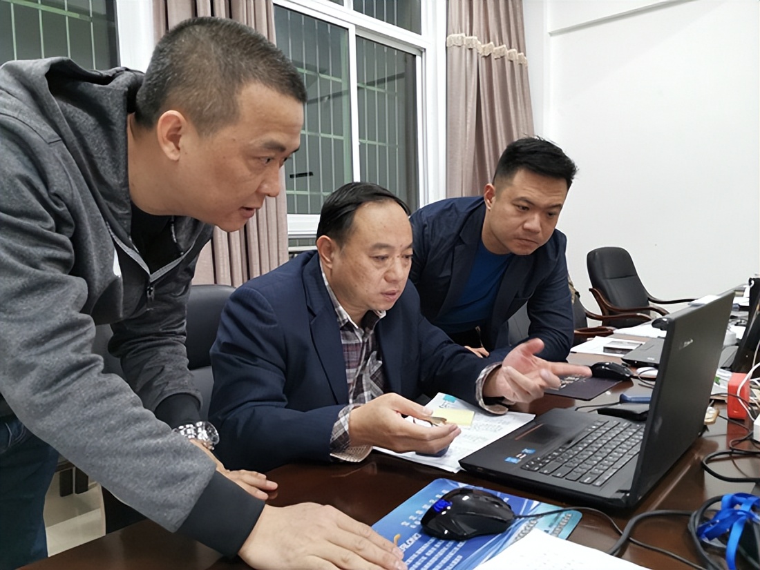 致敬革命先烈激励奋斗,致敬先烈献礼青春