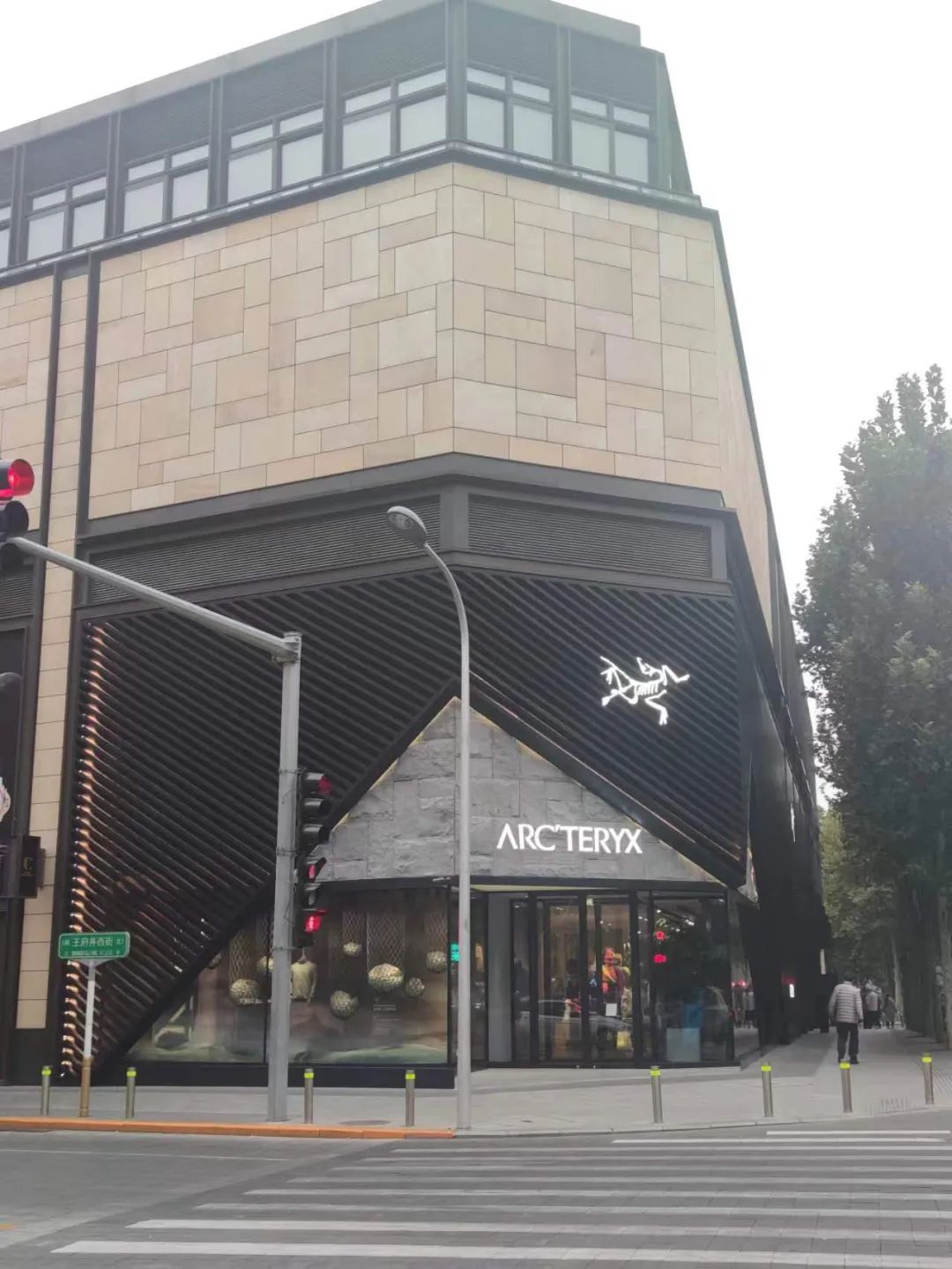 1000多始祖鸟的冲锋衣到底值不值,八千多的冲锋衣