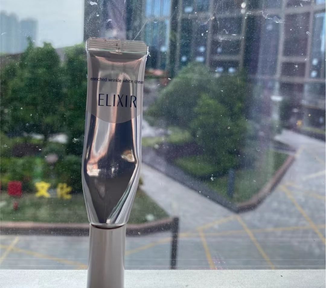 眼周可以用提亮液么,眼周可以抹抗皱精华液吗