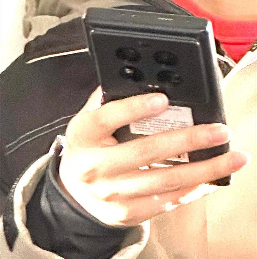 小米13ultra外观海外曝光,小米13ultra会用三星e6屏幕吗