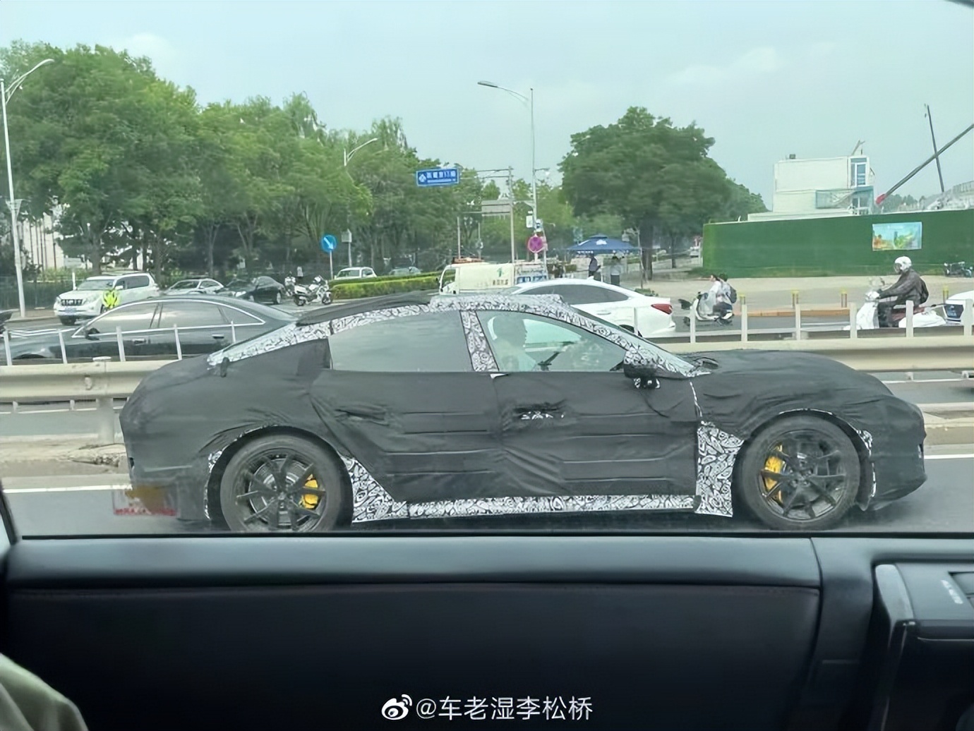 小米纯电动汽车样车,小米汽车全新谍照曝光车头极长