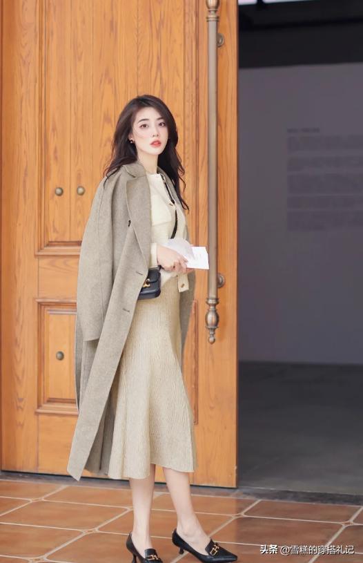 年轻人穿什么灰色好看,米灰色适合什么肤色的人穿