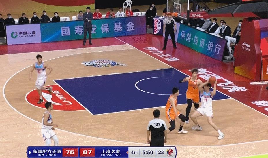 cba裁判被骂名场面,齐麟怒砸裁判被驱逐禁赛几场