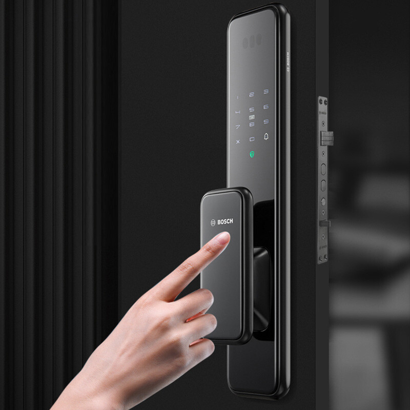 智能锁锁不住外面可以直接打开,被智能密码锁锁在家里怎么办