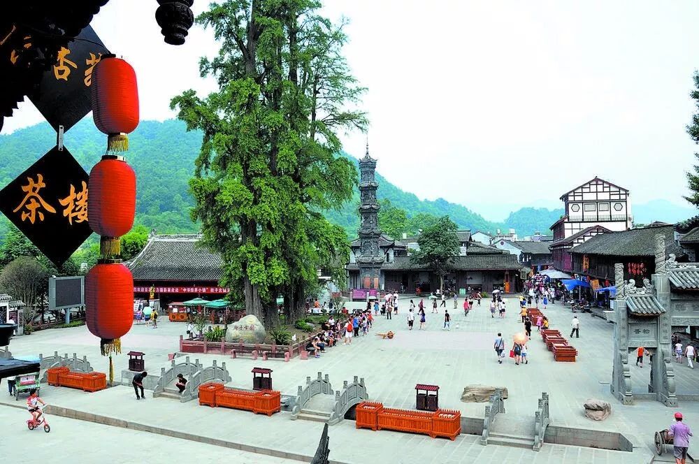 拜水都江堰问道青城山是诗词吗,拜水都江堰问道青城山完整版