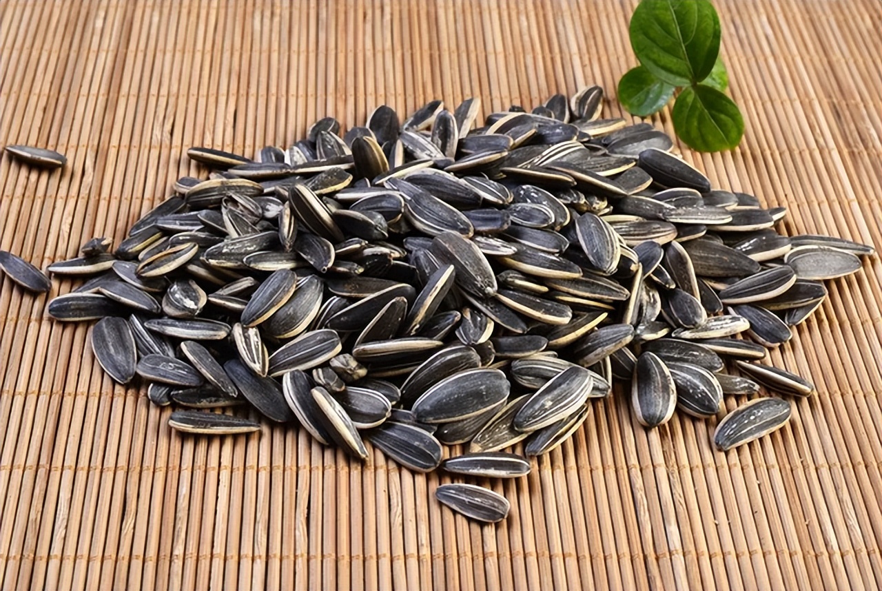 减肥不能碰“瓜子”吗？坦白说：不想腹部长赘肉，6种主食要忌口