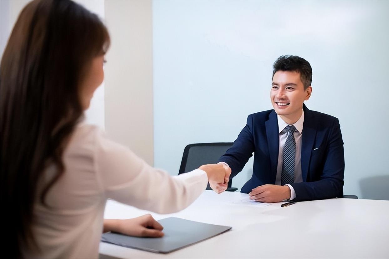 总裁秘书月薪上万？“香饽饽”岗位背后藏陷阱，多名大学生被骗