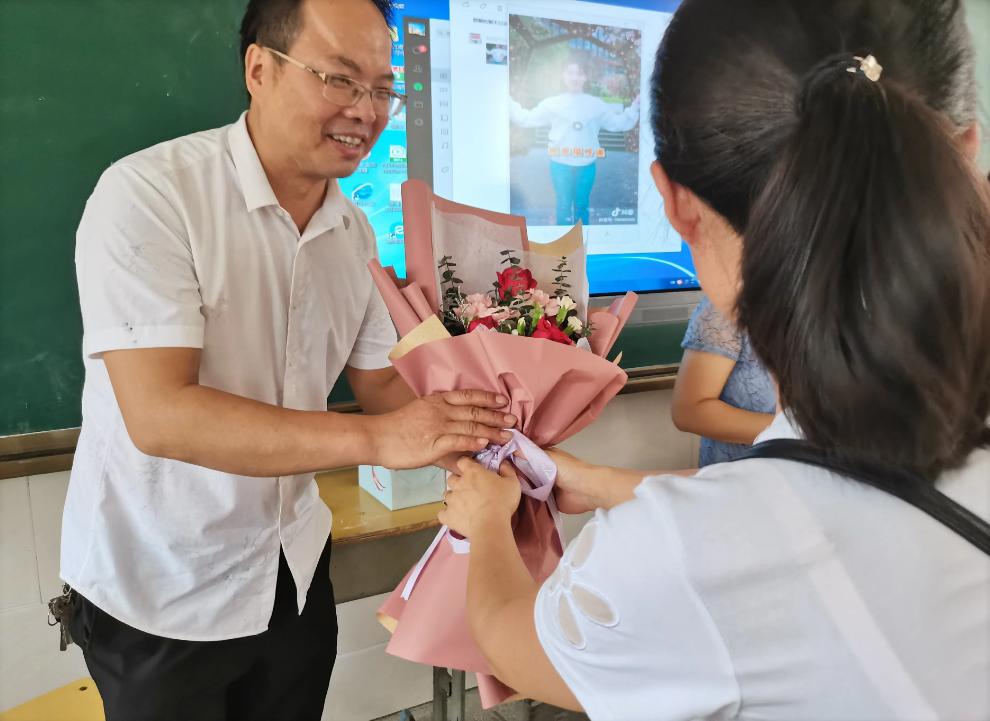 教师节家长群里有人作妖,家长吐槽教师节家长群里有人作妖