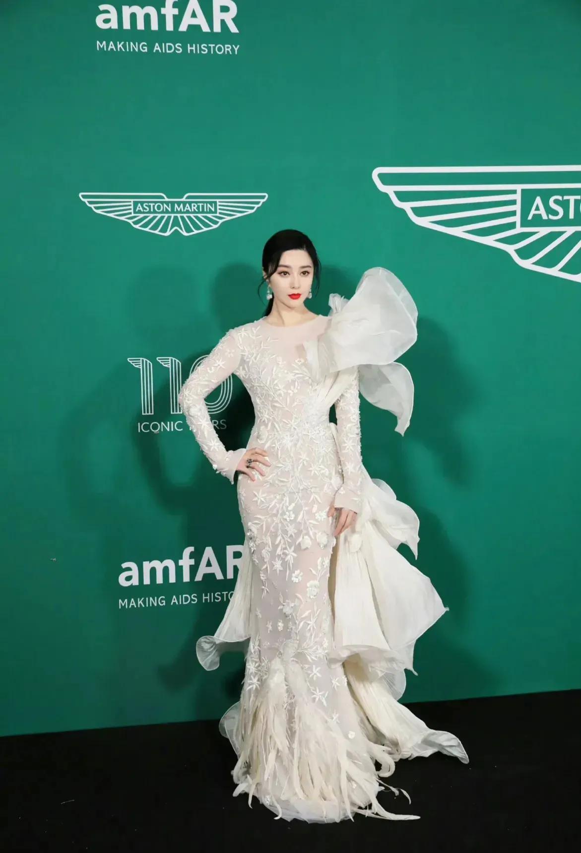 范爷戛纳红毯照,范爷戛纳穿龙袍