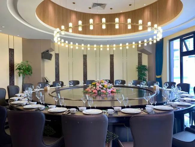 记者卧底实探麦当劳餐厅,北京三里屯餐厅酒吧