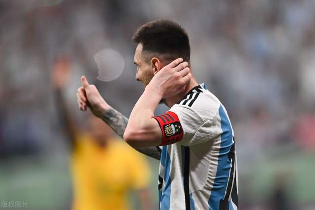 球迷冲进球场拥抱梅西最好的安排,球迷冲进球场拥抱梅西在哪里比赛