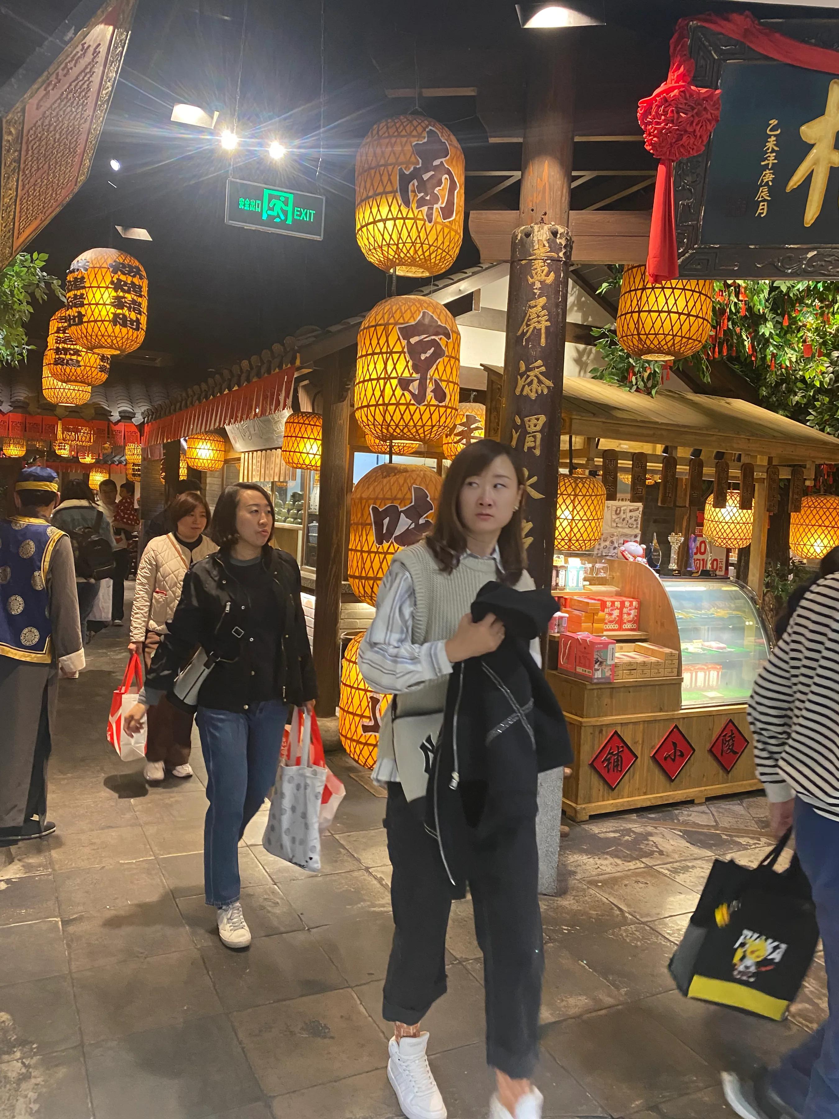 天津小白楼附近有什么游玩的,天津小白楼是指哪个楼