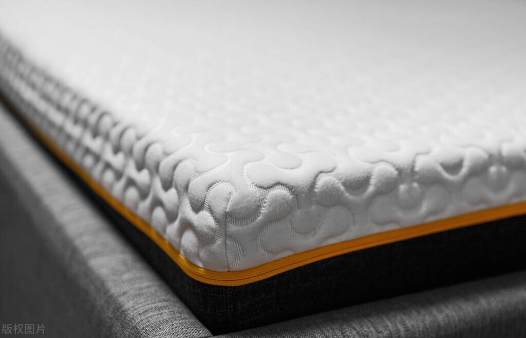 普通床垫和乳胶床垫哪个好,胶床垫和棕榈床垫到底哪个好