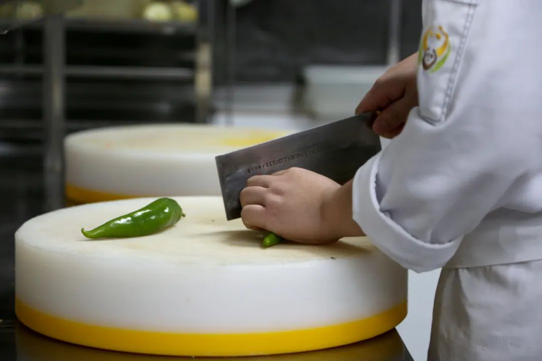 为什么不推荐做厨师,你知道做厨师都有哪些出路么