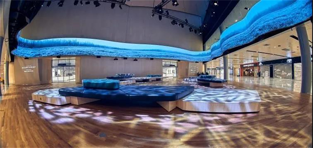 通过“硬件软件”的创新，打造“好吃好逛又好玩”的机场商业