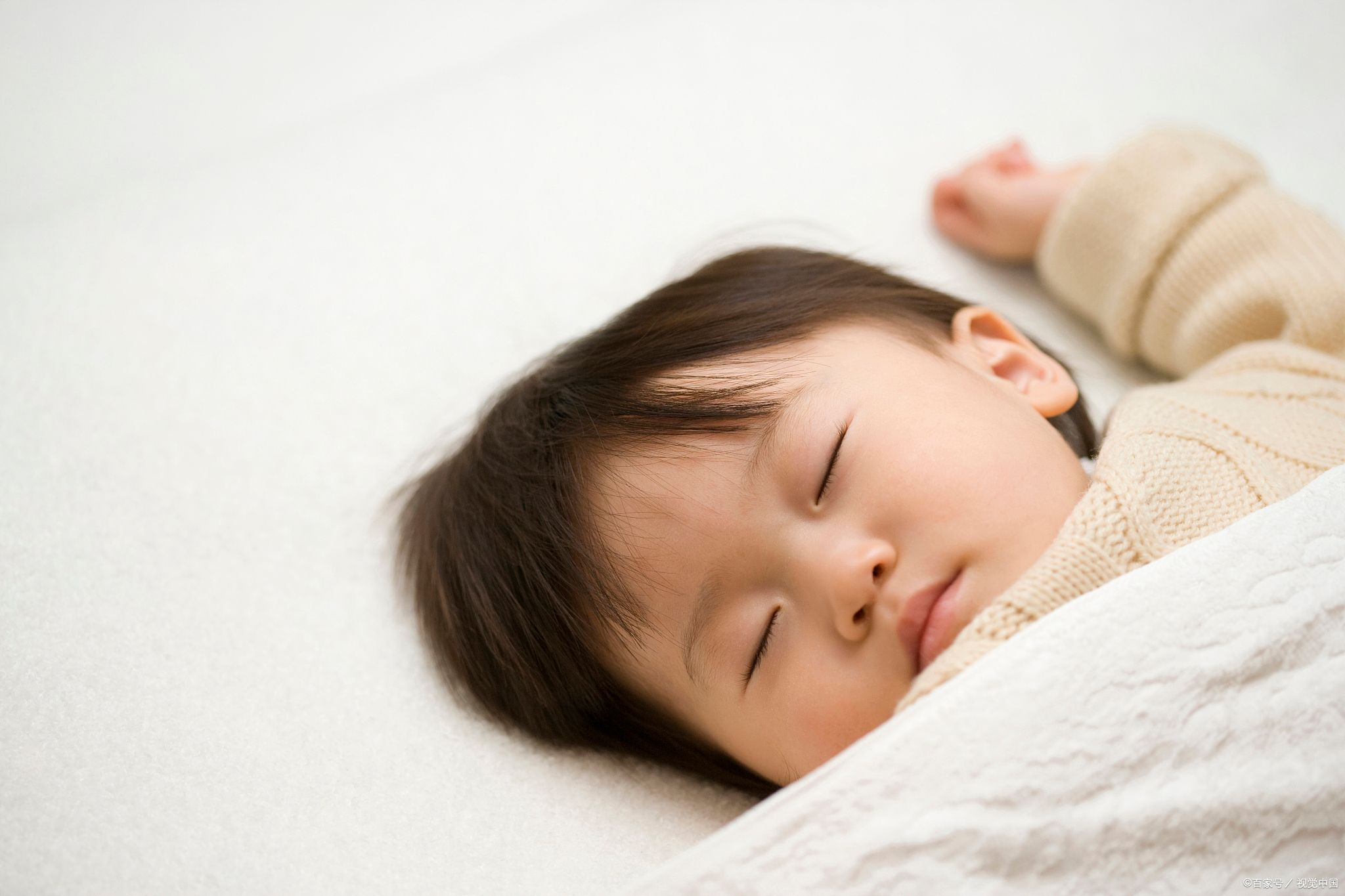 七岁孩子每天睡着以后打哈欠磨牙,夜里睡着磨牙是什么原因