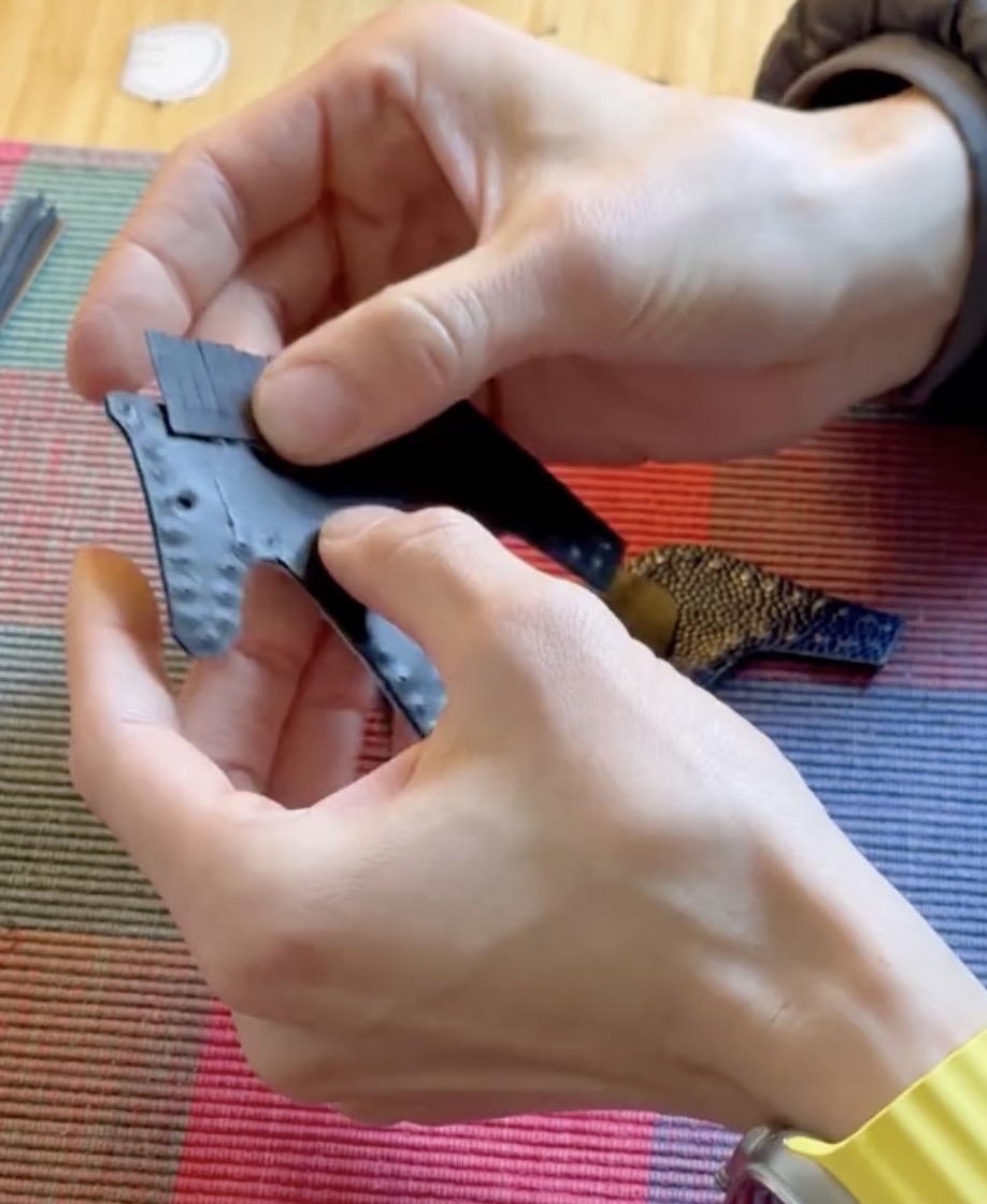 小哥做手工给女朋友送礼物,亚裔小哥自制asmr