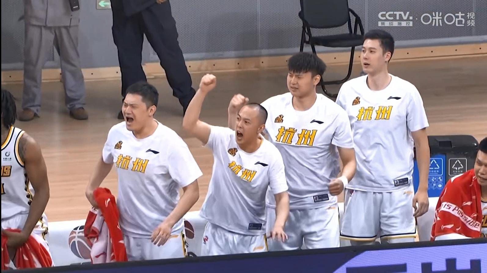 广厦对阵辽宁孙铭徽,孙铭徽怒喷裁判