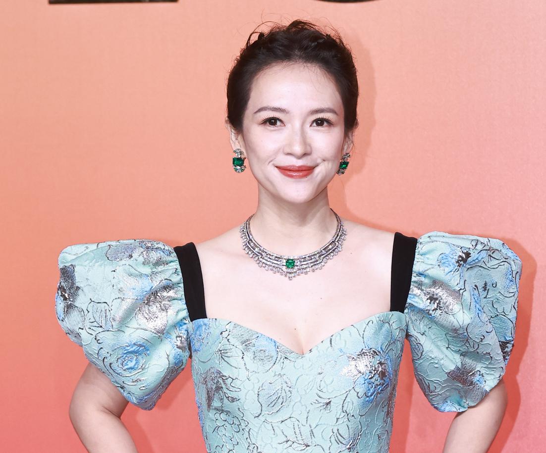 赵露思红毯一言难尽,赵露思倪妮红毯