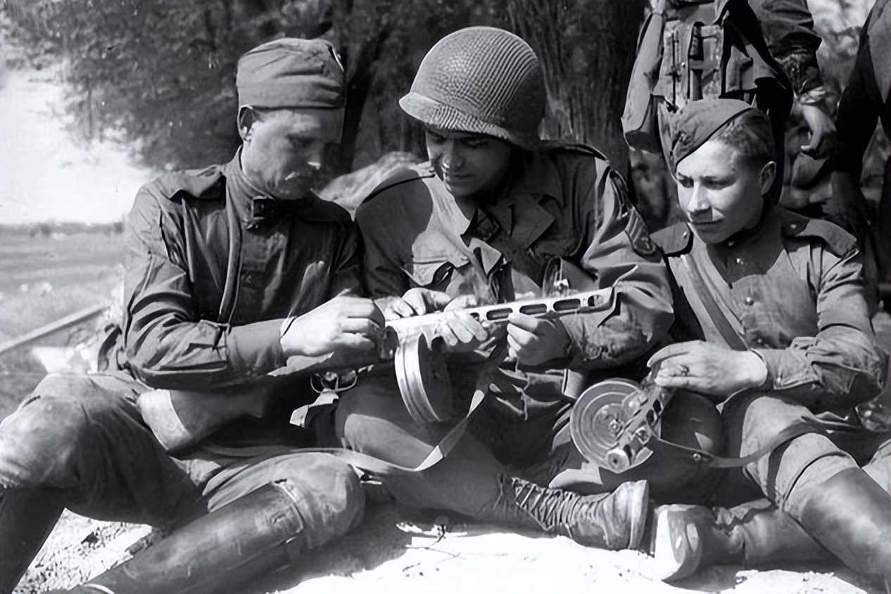 泽连斯基喊话国际形势,泽连斯基提高军饷