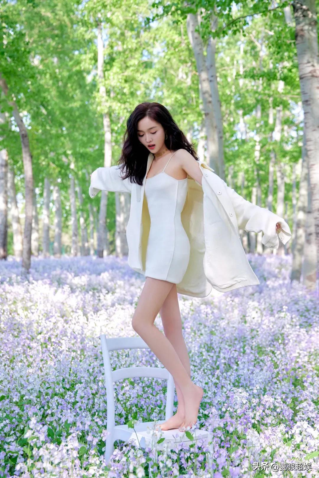 吴宣仪白色吊带长裙造型,吴宣仪彩色吊带裙写真