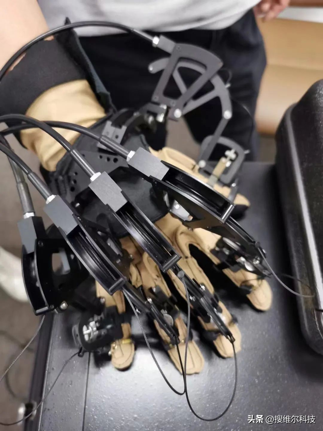 【搜维尔科技】CyberGloveCyberGrasp力反馈手套测评！