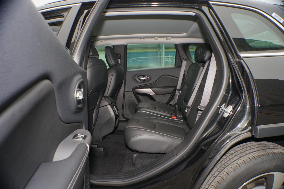 jeep自由光265,2020款自由光2.0t四驱265马力