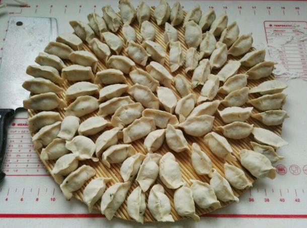 荠菜包饺子简单调馅料的方法,荠菜包饺子怎么做才能保持绿色