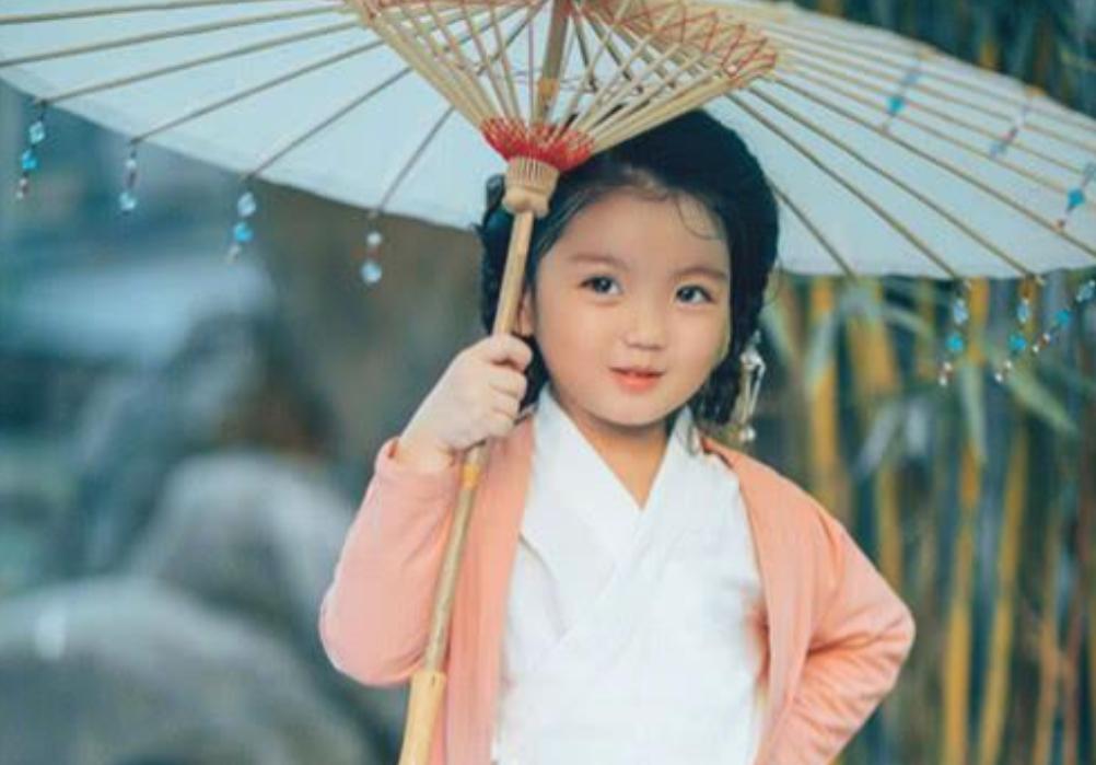 萌娃阿拉蕾长大了,童星阿拉蕾近照