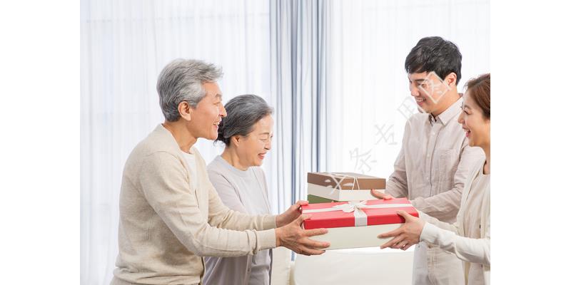 婆婆帮小姑子带孩子住我们家,婆婆带孙子照顾瘫痪老人