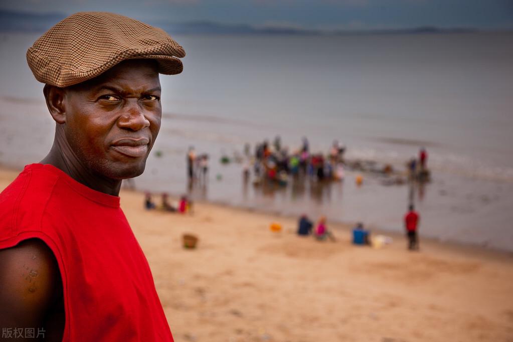 船到丹麦船员体会当地人的生活,去塞拉利昂