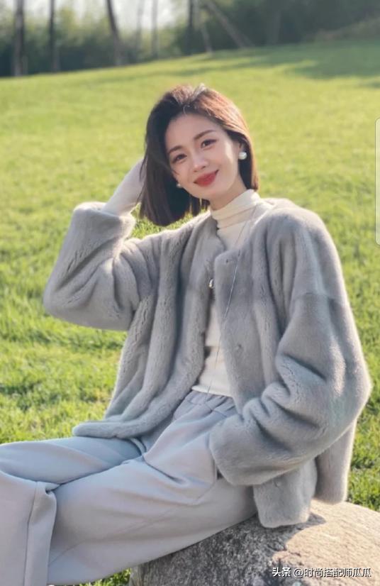 穿皮草显高贵,连帽皮草搭配什么穿好看
