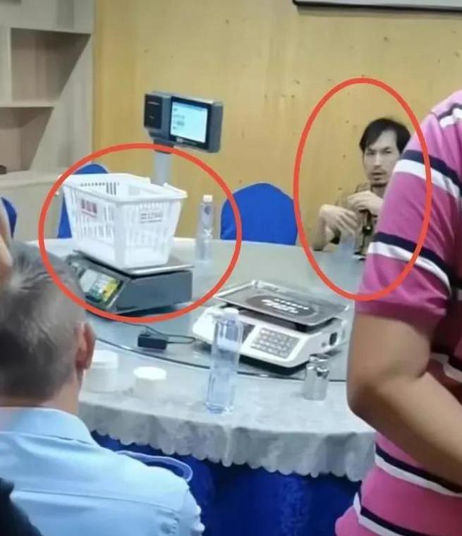 一个人干翻三亚海鲜所有商户，怕被人砍，男子买了200万意外险！