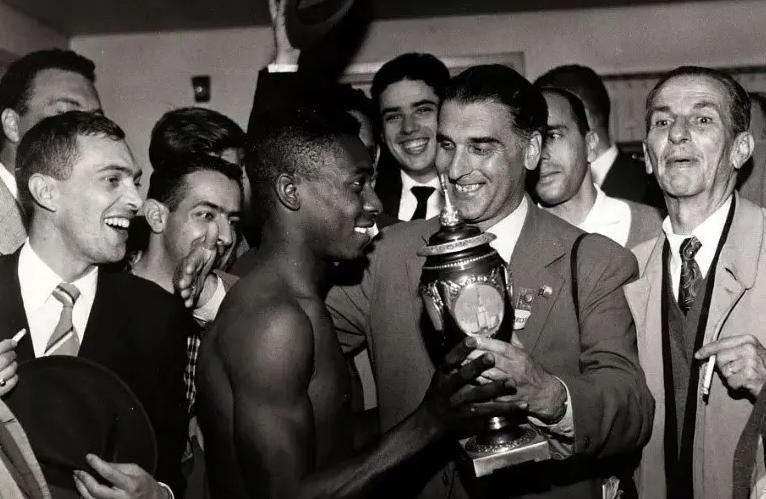 出演经典足球电影；促使非洲国家停火，贝利球王之姿不止于绿茵场