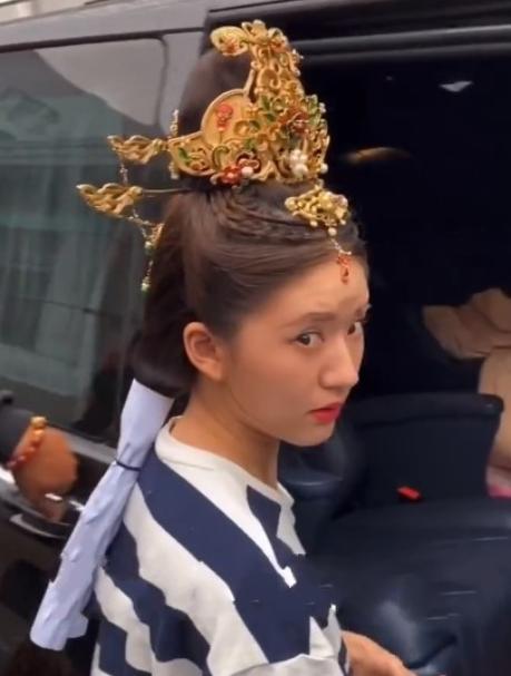 从小黑妞到“白灯泡”，吃美白药、猪蹄敷脸、全身涂粉…女星真难