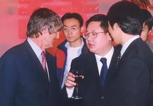 *明徐**:28岁成亿万富豪,44岁病死狱中,明星妻子为他守节