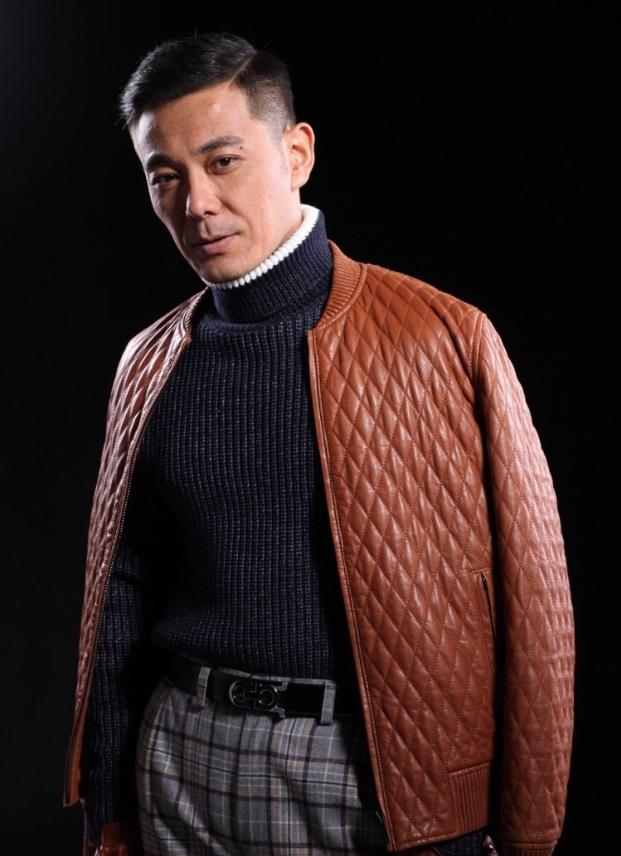 《后浪》补过头的朱老板扮演者，曾做过10年警察，用演技征服观众