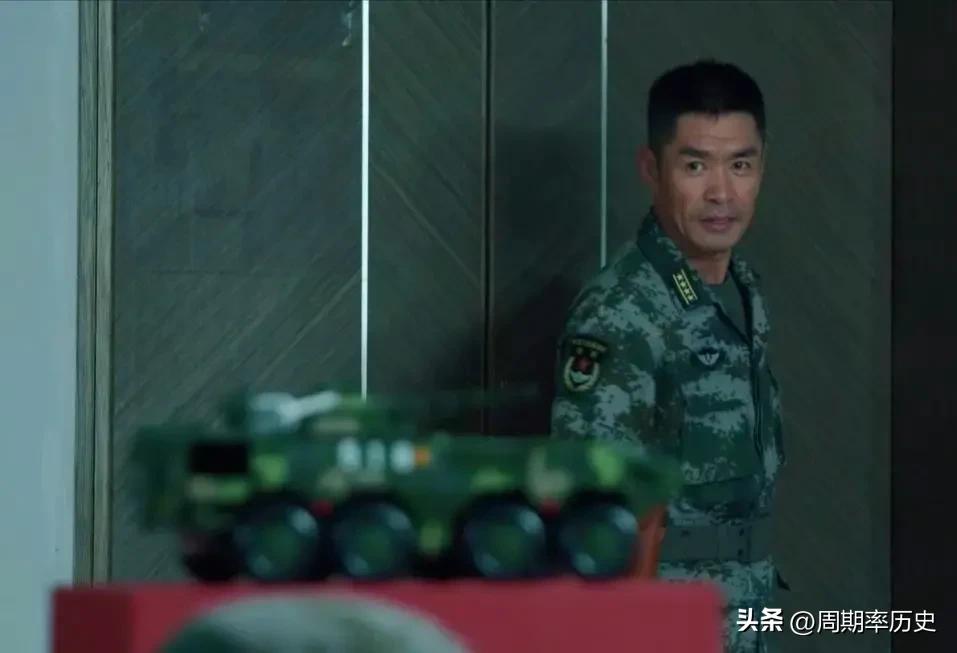 集团军没有师、团级建制，军领导班子成员如何选拔？合成营是关键