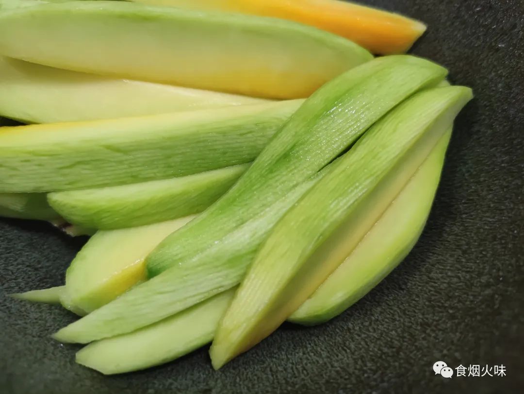 遇到它别手软，一生津止咳，二保护视力，三缓解便秘，不懂吃可惜