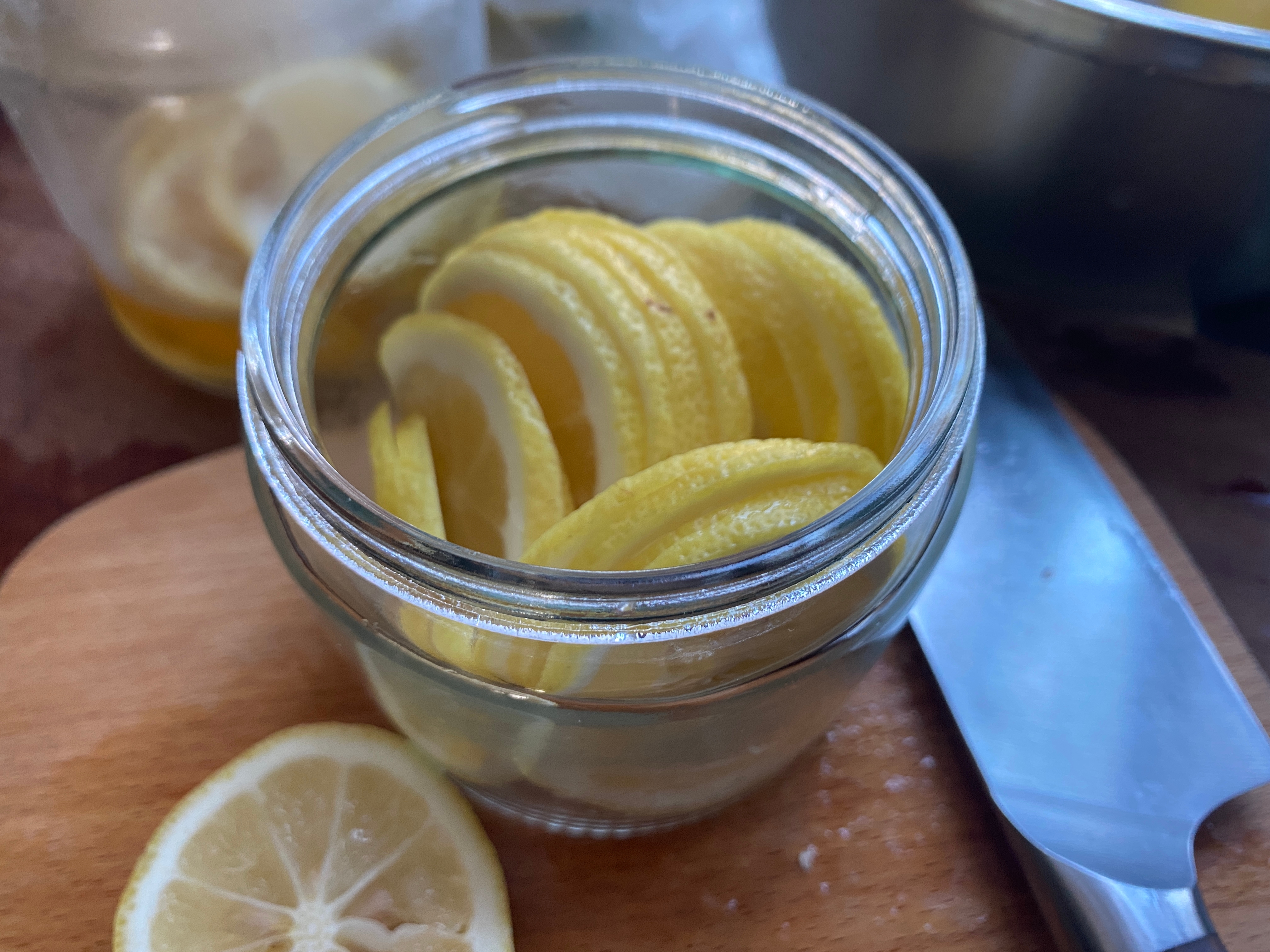 如何用柠檬和蜂蜜做出好喝的饮品,柠檬蜂蜜怎么做不浪费蜂蜜