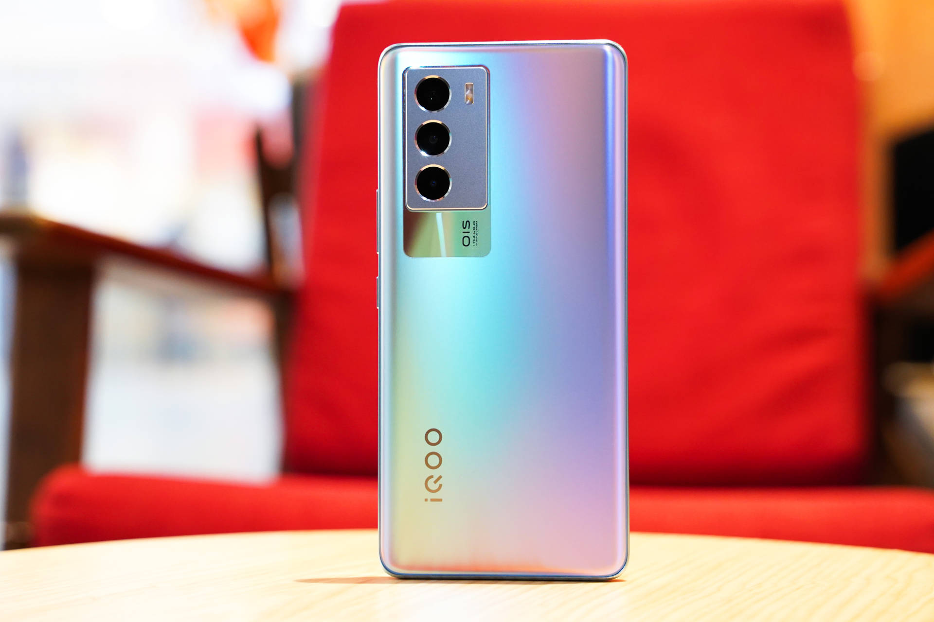 iqooneo5s一小时游戏实测,买iqooneo5s顶配值得吗