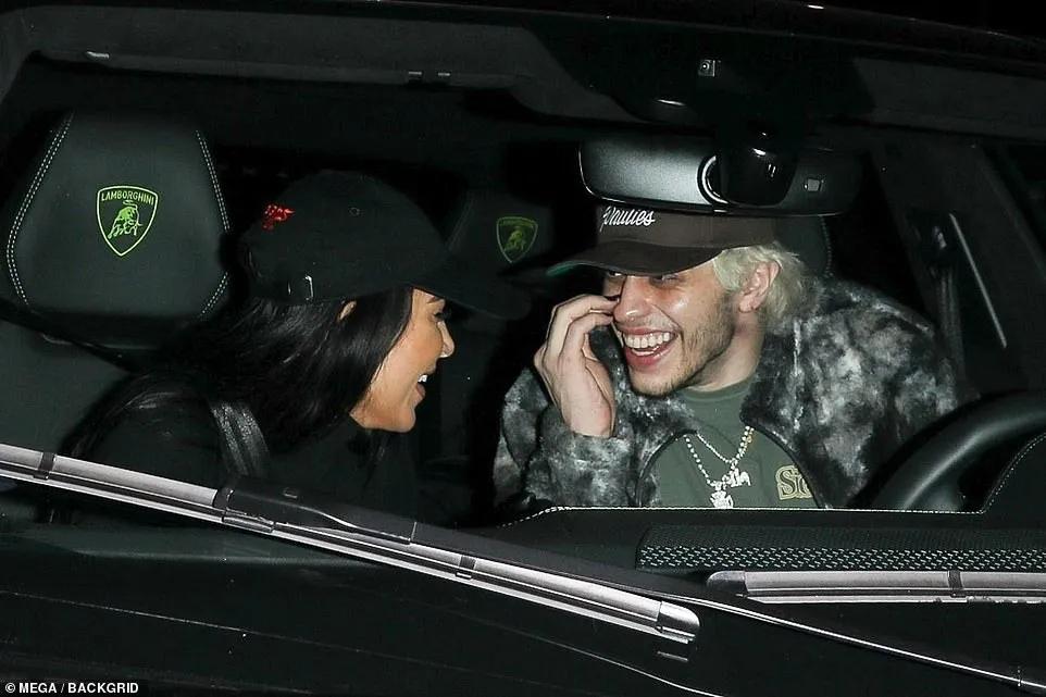 曝金卡戴珊谈侃爷新恋情,金卡戴珊想念以前的侃爷