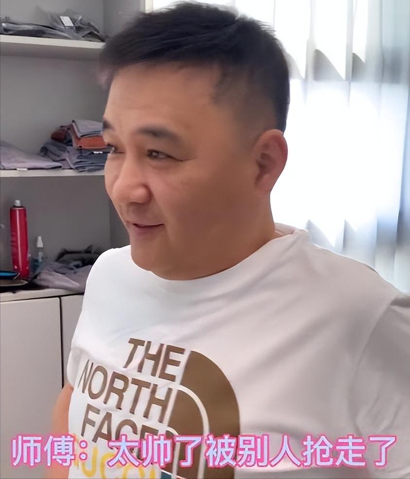 浙江宁波,老公秃顶老婆看着心烦,戴上假发又有危机感:男人真难