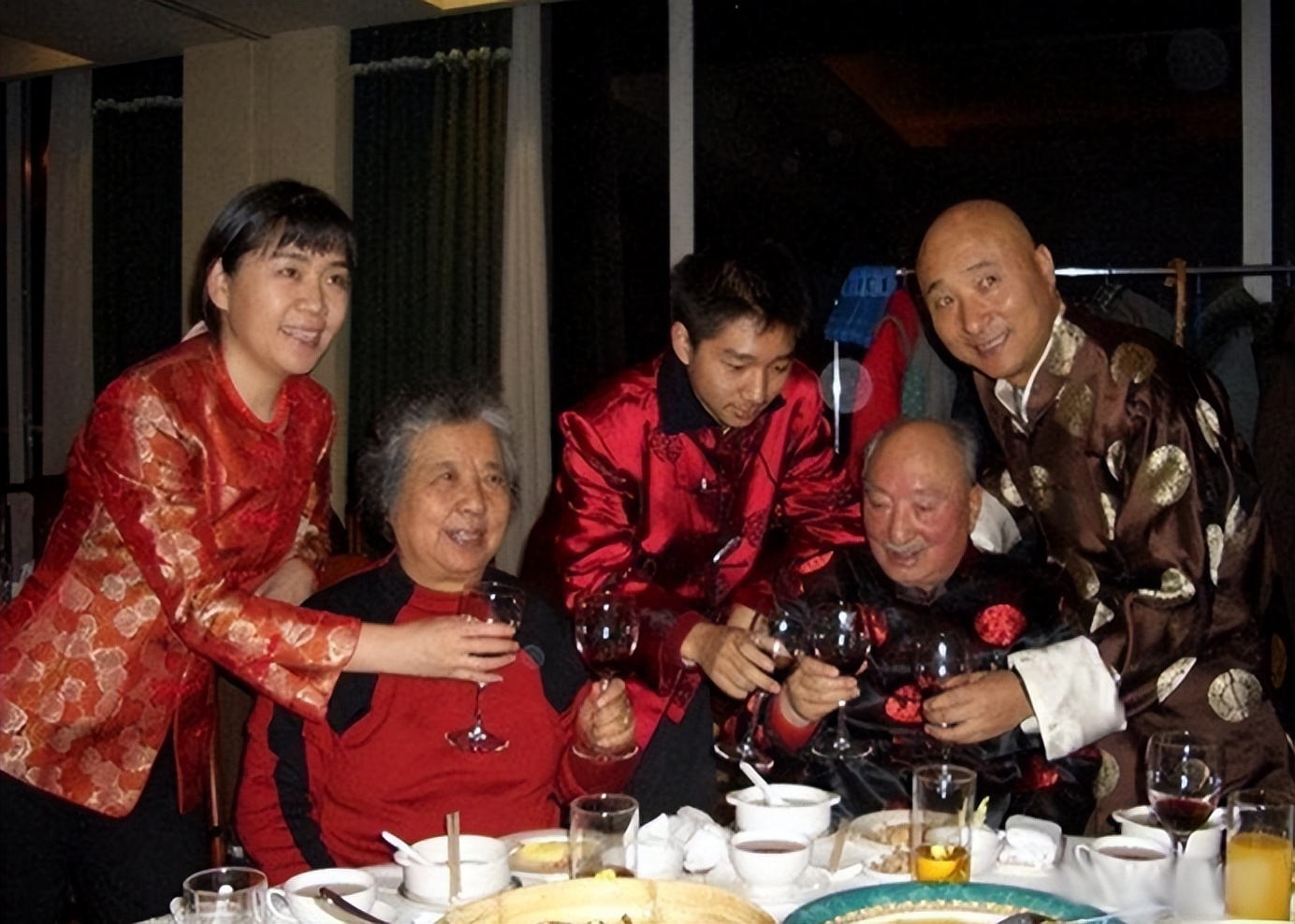 张山女儿张嘉芸和陈佩斯一家关系,张山女儿与陈佩斯