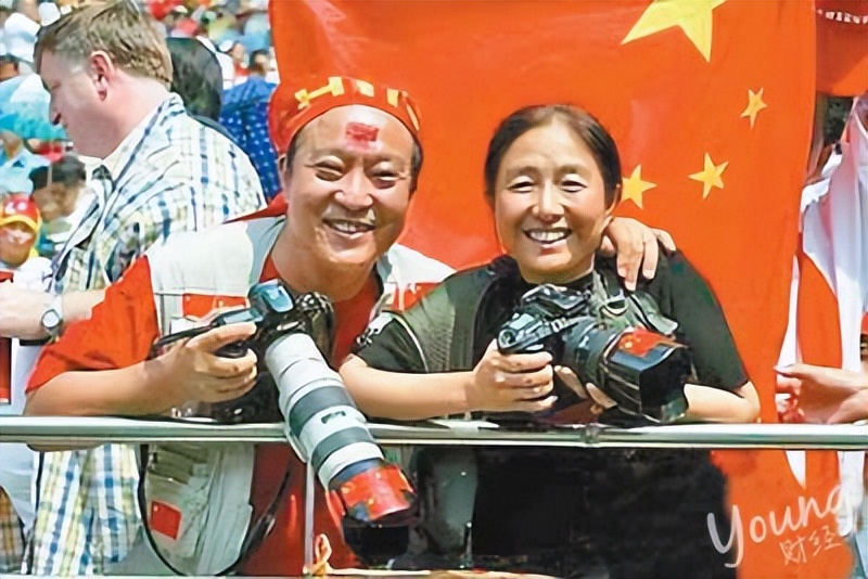 牛群辞官现场,牛群卸任县长后和冯巩合作过没有