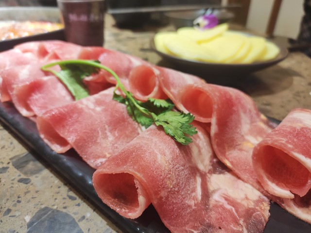 重庆新市井气火锅店,重庆网红唱歌火锅店