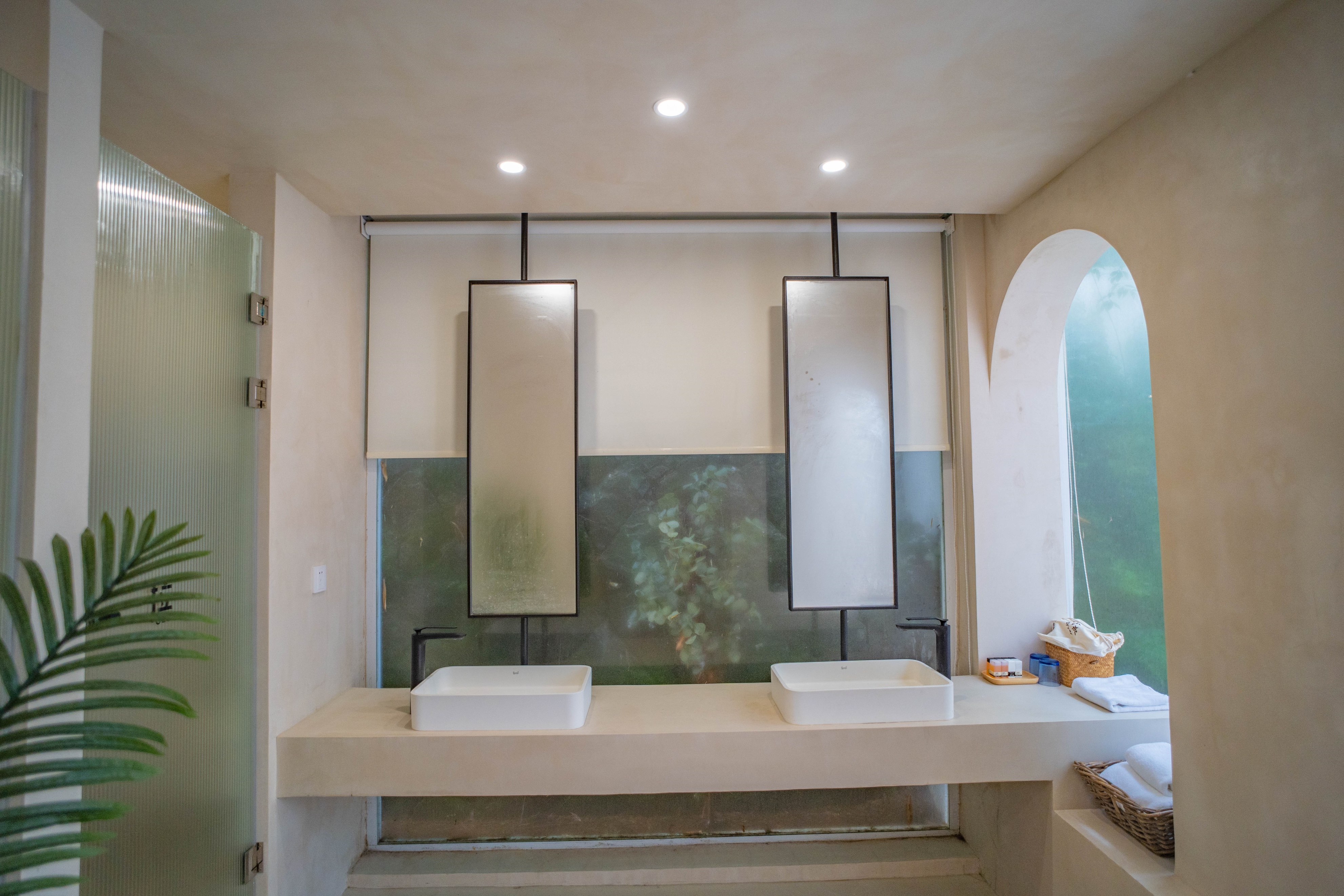 在山林间泡温泉,山林温泉