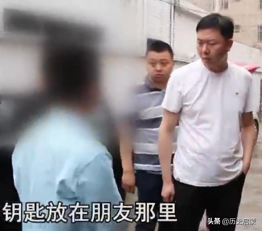 2018年，男子厕所配制假药，被警方逮捕声称是药神，案件牵扯多人