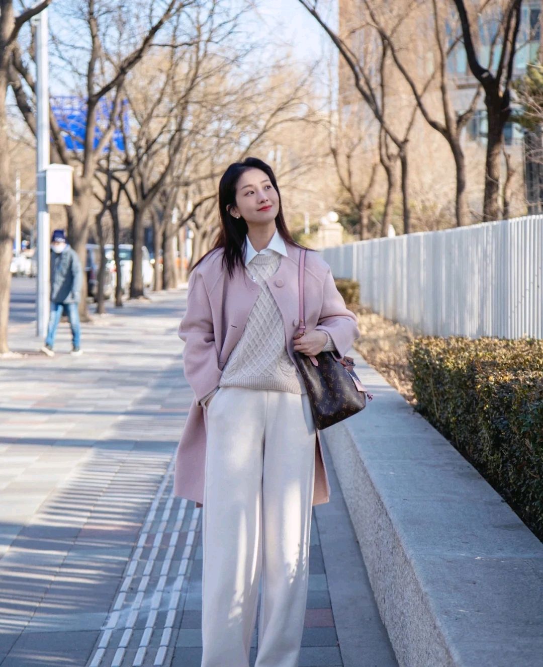 嫩粉色显瘦大衣内搭,粉色系大衣穿搭裙子